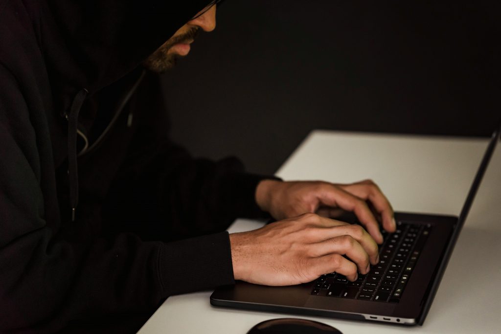 Como a nova vaga de fraudes digitais está a impactar os negócios em Portugal
